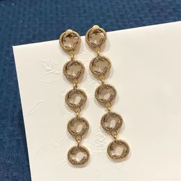 Vintage gravierte Alphabet Dangle Kronleuchter Ohrringe 14K Gold Messing Material Designer Anhänger Ohrringe für Frauenparty Geburtstagsgeschenkschmuck Schmuck