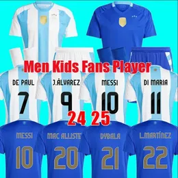 축구 유니폼 아르헨티나 3 스타 메시스 24 25 팬 플레이어 버전 Mac Allister Dybala di Maria Martinez de Paul Maradona 어린이 키트 남자 여자 축구 셔츠 666