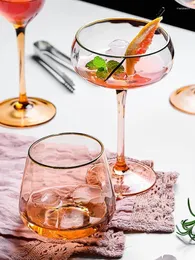 Бокалы вина янтарно хрустальные бокалы шампанского проволоки водяной чашки выпить свадебную вечеринку домашний напиток