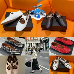 Med låddesigner Sandal Slipper Slider Flat Dressing Shoes Dancing Women Round Toe Rhinestone Boat Shoes Läder Riveted Buckle Shoes Storlek 35-40 GAI