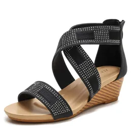 Novos sandálias Slippers Shoes Women Shoes Slides ao ar livre Sapatos de verão Sapatos de garotas 2024 Slippers Sport Tamanho 36-42