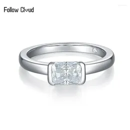 Klusterringar Följ Cloud 1.0ct 5 7mm Moissanite Diamond Ring 925 Sterling Silver For Women Wedding Band Plated 18K White Gold Fine Jewelry