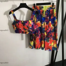 vestido de grife woemen marca roupas femininas de verão 2 peça de moda impressão de mangas curtas saia de camiseta de t-shirt de mulher 17 de abril de 17 de abril