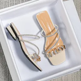여름 여자 슬리퍼 야외 샌들 캐주얼 플랫 신발 세련된 금속 디자인 한국 스타일 사무실 착용 대형 크기 43 240403