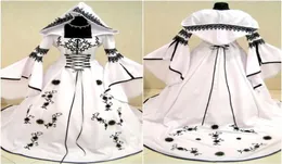 Renaissance Medieval Vintage Black and White Wedding Dresses 2019 långärmad broderi spetsa applicerad laceup tillbaka gotisk brud2801099