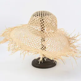 2024 يدويًا منسوجًا هولو رافيا قبعة نساء على نطاق واسع شاطئ القبعات في الهواء الطلق عطلة شمس القبعة التقط الصور هدية القبعة القبلة 240415