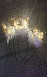 Antlers de penas fofas LEDs Faixa da cabeça de Natal iluminada Light Up Fishing Orends Fantas da banda de cabelo Cosplay Fancy Party Decor com 3407880