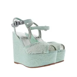 2024 Lady Lady Sheepskin Sexy Sexy Ladies Wedge High Sandals Sapatos Sapas de fivela aberta do pé PEEP-TOE Europa e América The Catwalk 3D Flor Wedding Party Size 34-41