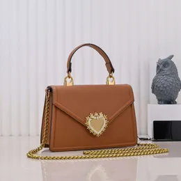 Luxur Designer Handbag Premium Leather D Chain Shoulder Bag Fashion Classic Clamshell Women Evening Dress Crossbody Bag Courier Purse Högkvalitativ
