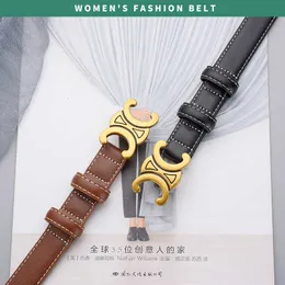 Jeans de arco triunfal de cinto de couro da moda com jeans versáteis com acessórios de acessórios c-buckle da moda, cinturão do painel feminino coreano edição coreana