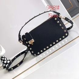 Nietbeutel Frau Vallentinos Bags Vlogoo Stud -Geldbeutel kleiner Cowide Crossbody Rock Single Schulter Unterarm Schicht Square Trendy Designer Kv7d