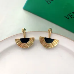 Ohrring -Designerin für Frauen mit überbrochener Vintage -Ohrringe mit Originalkastenkette Hoop Persönlichkeit Stift Top Qualität