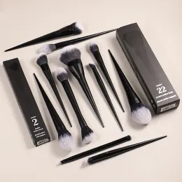 KVD 11 Piece Makeup Brush Set с фундаментальными тенью для век.