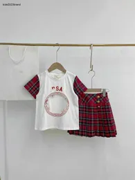 새로운 소녀 드레스 정장 여름 베이비 트랙 슈트 어린이 디자이너 옷 크기 90-140 cm 스 플라이싱 디자인 티셔츠와 금 버튼 스커트 24APRIL