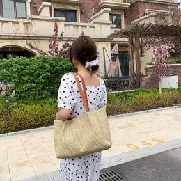 أكياس الكتف 2024 Fashion Women Fashion Bag Summer Straw Tote Beach Disual Handbag Handmade Storage بالجملة