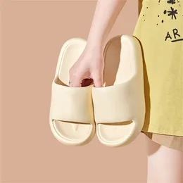 Роскошные бренды женские слайды Slides Shoes Slipers Summer Sandals Beach Slide Designer Flat V Дизайнерские слайды шлепанцы шлепанцы для женщин повседневная летние туфли 04