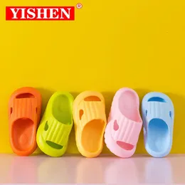 Yishen Kids Slippers Boys Girls Baby 슬라이드 폐쇄 발가락 여름 유아 어린이의 신발 소프트 밑창 안티 슬립 단색 샌들 240408
