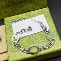 2024 Chain de pendente de cartas 18K Gold Silver Luxury Charm Bangle Jóias Bracelets Link Acessórios da cadeia Acessórios para mulheres Link de aço inoxidável