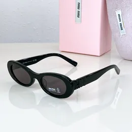 Fashionabla kvinnors mium mium samma stil SMU06ZS -glasögon klassiska svart lyxiga högkvalitativa ovala solglasögon med original rosa låda