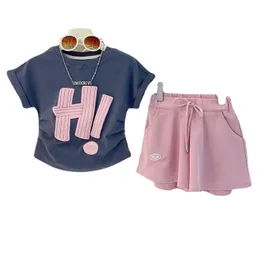 Kızlar Giysileri Setleri 2024 Yaz Çocukları Kısa Çevreli Takım Teenage Mektup Tshirt Şort Takibi Kıyafet Giysileri Seti 240410