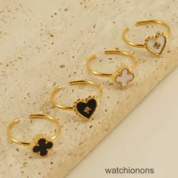 Anel de luxo de luxo anel de luxo feminino Grass de titânio de titânio Spade Queen Love Pattern com 18k Gold Open Ring único