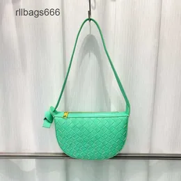 Mini vbottega winter schulterpreis vielseitige Handtasche 2024 Single lässige Herbsttaschen Neue Leder -Achsel -Frauen beliebte Designerweber -Sonnenaufgang -Tasche Ik8m