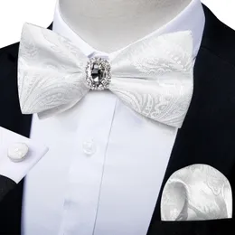 Unik designer White Pre-bunden bowtie med juvelring bröllopsmens båge tie fjäril knut för affärshandkechief set 240418