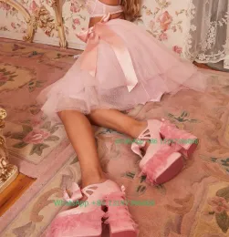 Сандальцы Леди розовый пятно кружевного дизайна Мэри Джейн Элегантная платформа розовая кружевная полость на высокие каблуки панк -банкет -насосы летние осенние туфли обувь
