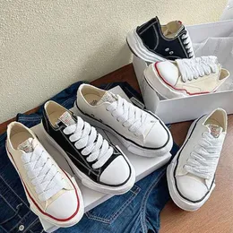 Nowi mężczyźni Maison Sneakers Designers Buty płócienne kobiety swobodne czarne białe buty sportowe w niskim stylu Rozmiar 36-45 z pudełkiem 556