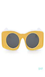 Erkekler için yeni hip hop güneş gözlüğü 400331 benzersiz içbükey tasarım kare kare yuvarlak lens avantgarde tarzı eğlenceli plastik tonlar4489031
