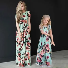 Familj som matchar Maxi Dress Mother Daughter Böhmen Klänningar Kvinnor Floral Long Baby Girl and Mom Party Clothes Beach Wear 240327