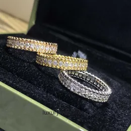 Anéis de jóias de ponta para Vancleff Womens Hot Diamond Casal Ting com revestimento de ouro na moda e na luz dos dedos Luxo e design Sense Original 1: 1 com logotipo real