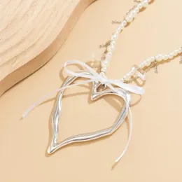 سلاسل Teen Girls Starter Necklace الأنيقة فو بيرل القلب قلادة مع ديكور القوس قابل للتعديل الطول الفولاذ المقاوم للصدأ للحفلة