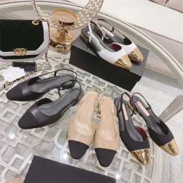 Liten doftstil kvinnors tofflor klassisk designer mode läder all-purpose hög kvalitet platt häl bekväm casual kvinnors sandal