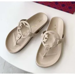 Designer Sandal Travel Stor storlek Summer Cool Slippers For Womens Summer Outwear Flat Bottom Beach Slippers For Womens Pi