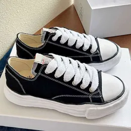 Designer Maison Sneakers Men Canvas Shoes Women Casual Black White Low Style Sportskor Storlek 36-45 med ruta 556