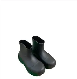 2022 New Fashion Puddle Womens Designer Short Boots Light Waterproof Casual Shoes 정품 고무 대형 밑창 다양한 색상 Boo8866798