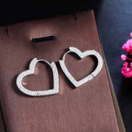 2024 Choucong Drop Ship Clip Earrings Lyxiga fantastiska smycken 18K Vitguldfyllning Bana Vit Sapphire Cz Diamond Gemstones Party Women Heart Earring for Mother Gift