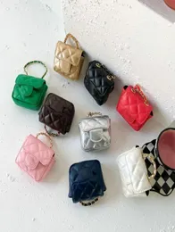Handbag de letra de metal de meninas de luxo 2023 Lady Style Kids Kids Chain Messenger Bags Children Bag colorido Princess Mini Wallet A9834977727