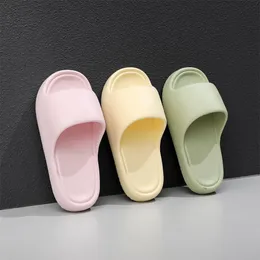 Роскошные бренды Женщины Slides Shoes Slippers Summer Sandals Beach Slide Designer Flat V Дизайнерские слайды шлепанцы шлепанцы для женщин повседневная летняя обувь02