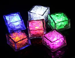 Cubi di ghiaccio luminosi a LED NOVITÀ L'illuminazione lenta lempeggiatura del colore lampeggiante Coppa illuminata senza interruttore bar per feste di nozze ktv Hallowe6002983