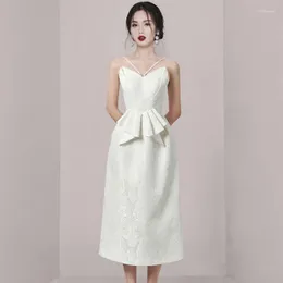 Lässige Kleider 2024 Sommer High-End-Temperament Sexy Schlinge Kleid Frau Mode Peplum Jacquard Party Vestidos