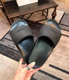 New Color Paris Designer de luxo deslizantes Sandálias de verão feminino Slipes de praia Slippers Ladies Flip Flip Swoafers