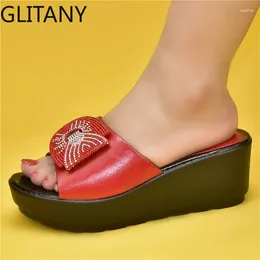 Scarpe per vestiti 2024 Fashion Women Sinestone Pompe sandali per esterni per donna piattaforma da 7 cm Slifori sexy Ladies Weep Peep Toe