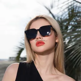 2024 Новые солнцезащитные очки для женщин с высококачественным ощущением большой рам