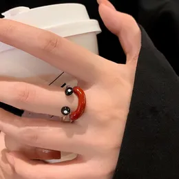 Çirkin sevimli karikatür sevimli gülümseyen yüz yüzüğü kadın yeni niş tasarım basit kişilik joker gelişmiş duyu işaret parmak yüzüğü