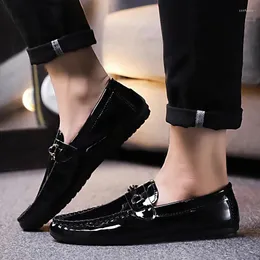 Casual skor läder män loafers mode manlig båt sko slip på andningsbar man fest bröllopskor