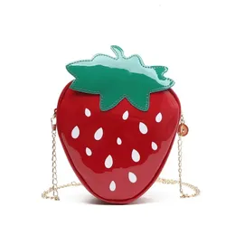 Women Shoulder Bag Strawberry Shape Designer Fashion Pu Leather Chain Crossbody Girls Cute Fruit Purses and Handbag 240416