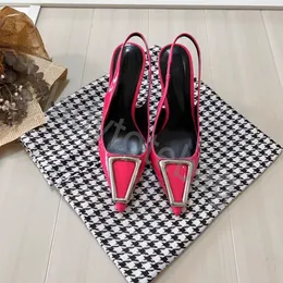 Nuovo Slingback in pelle di brevetto Sandali puntati Sandali con tacco da stiletto Pompe in pelle per le scarpe da design di lusso da donna Scarpe da sera con scatola con scatola