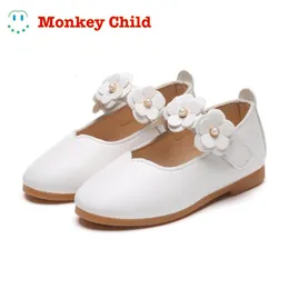 111 Jahre Ledermädchen Schuhe Blumen Party für Baby Prinzessin für Kinder Kinder Wohnungen Kleider Schuh weiße Sandalen Lady S 240408